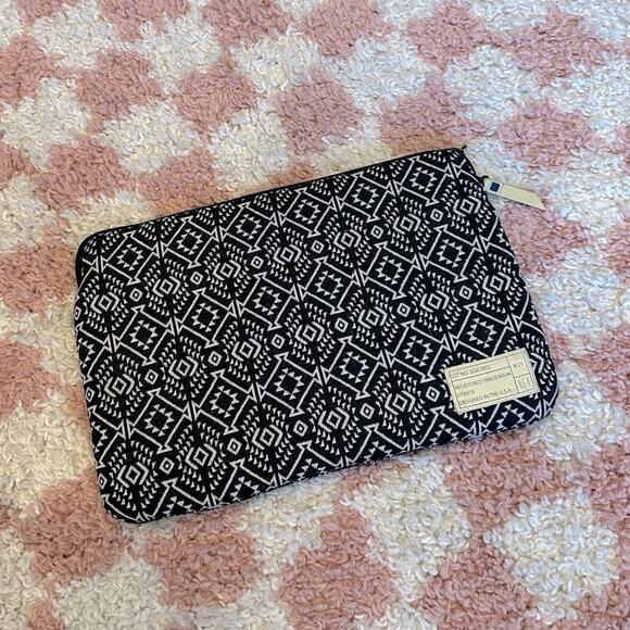Hex Brand 13" Laptop Padded Case Bag -Brocade Aztec Tribal - Picture 1 of 3